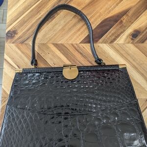 Elegant Black Crocodile-Embossed Women's Bag
